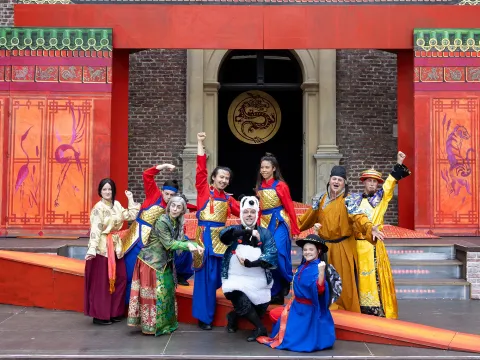 Ensemble von Mulan bei der Premiere