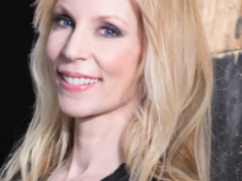 Claudia van Veen